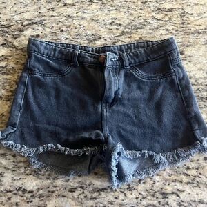 Juniors‎ jeans shorts. Black/distressed.